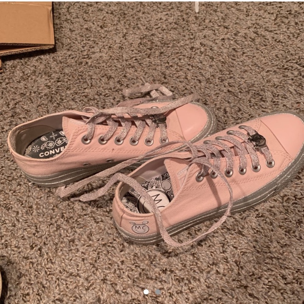 Miley Cyrus Converse!!